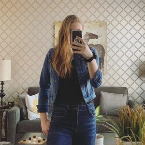 Meet your Posher, Ava